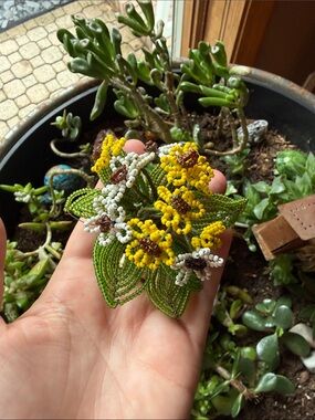 Vtg Glass Bead Wire Flowers Black Eyed Susan Yellow and White